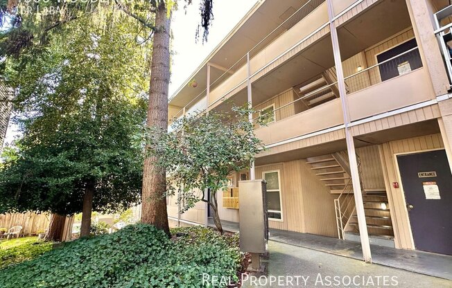 4300 Woodland Park Ave N