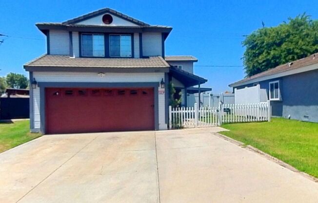 4 Bedroom 2.5 Bath Home Located in Rialto!