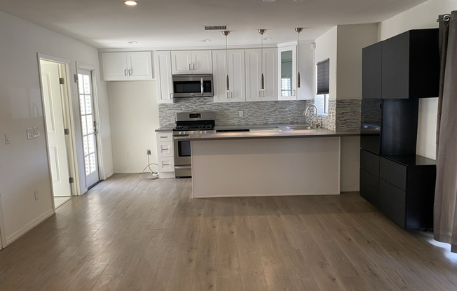 1801 W VICTORY BLVD