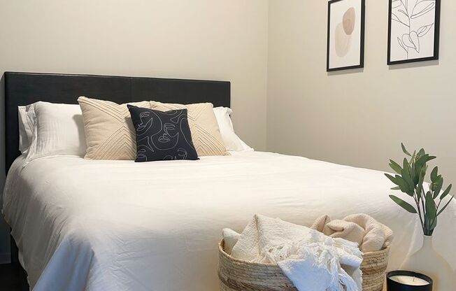 1 bed, 1 bath, 471 sqft, $1,100, Unit 308