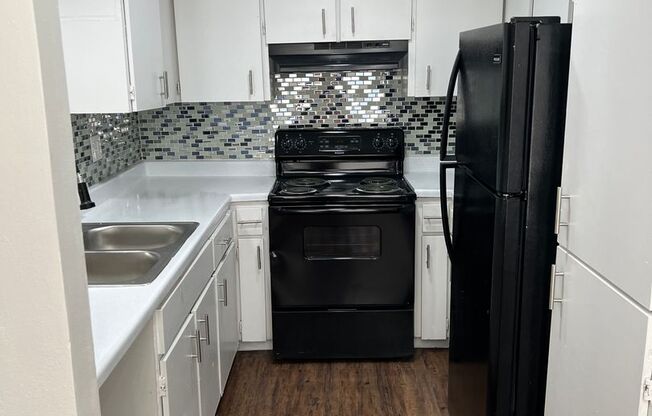 1 bed, 1 bath, 670 sqft, $800, Unit 61