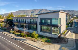 Premium Corner Apartment in the New-Construction Ironworks Building with Air Conditioning