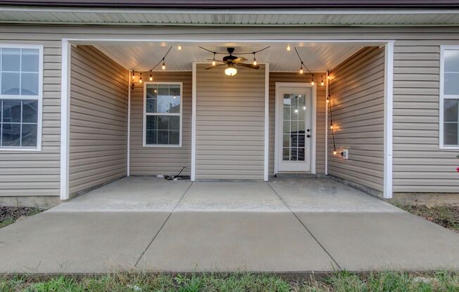 Fresh and Clean 3 bed 2 bath.  Sweet layout!