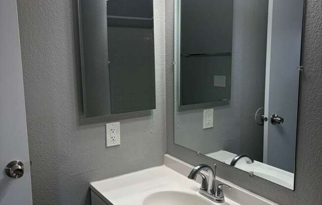 2 beds, 1 bath, 850 sqft, $1,575, Unit 1107 L6