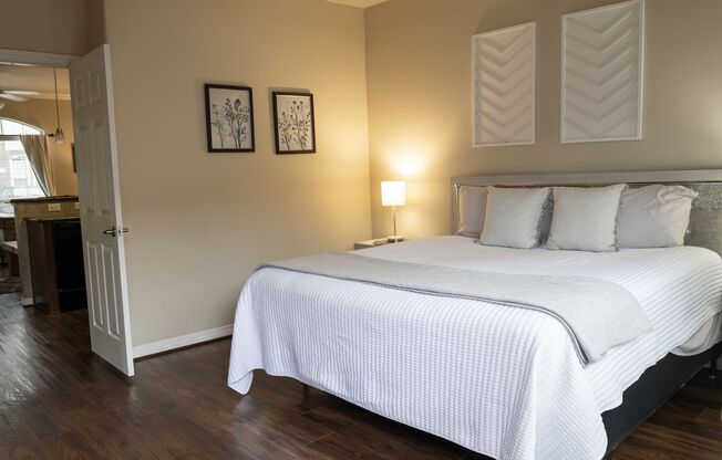Half off first full months rent!! College Station - 1 bedroom 1 bath premiere furnished rental at Lakeridge