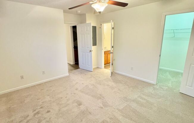 2 beds, 2 baths, 1,000 sqft, $1,325, Unit 327-203