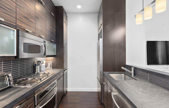 1 bed, 1 bath, $5,200, Unit 4G