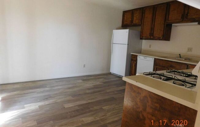 2 beds, 1 bath, 955 sqft, $925, Unit 405 W Wilson Ave #B