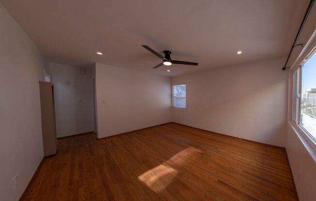 2BR 1BA Apartment in University Heights - Newly Remodeled, Fresh Paint, No Carpet, onsite W/D, Pet Friendly