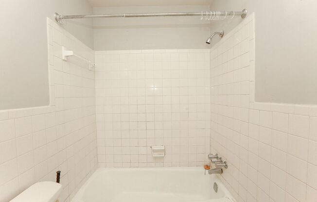 1 bed, 1 bath, 698 sqft, $1,150, Unit C2