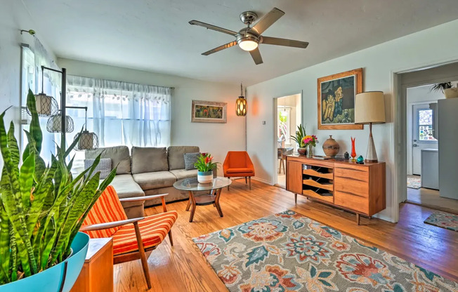 ***Charming 2 bed / 1 bath House in the Heart of Oceanside - Available 10/26****