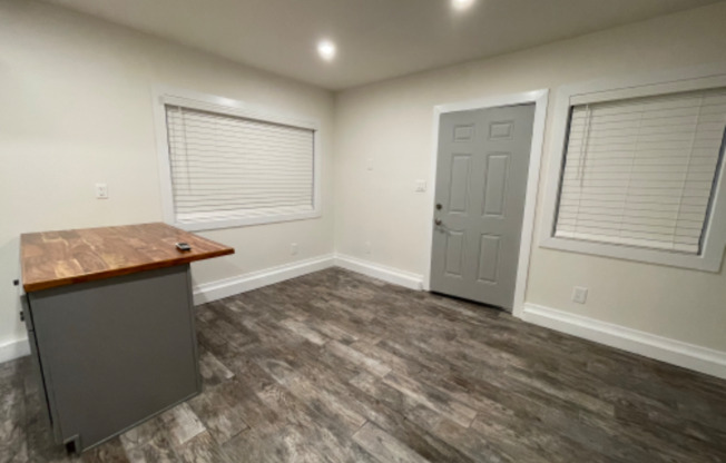 2412 E COMMONWEALTH