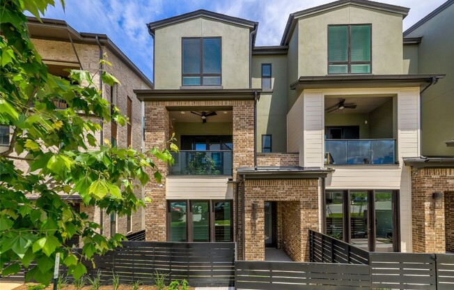 4703 UNITY CIR