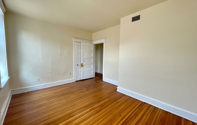 3 beds, 1 bath, 1,400 sqft, $1,550, Unit 210-F48