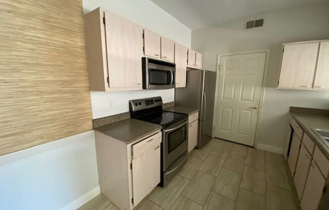 3 beds, 2 baths, $1,600