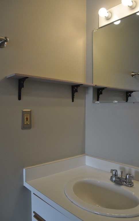 1 bed, 1 bath, 644 sqft, $1,900, Unit 802