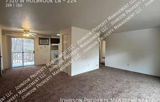 7520 W HOLBROOK LN
