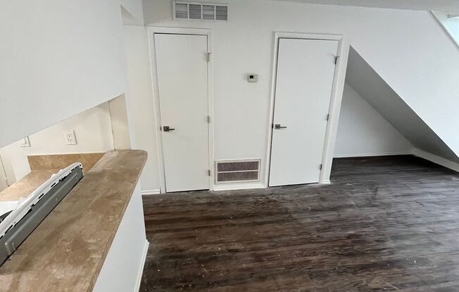 2 beds, 1.5 baths, 1,050 sqft, $1,275, Unit #13