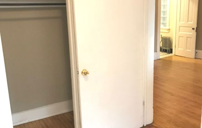 1 bed, 1 bath, $995, Unit 38