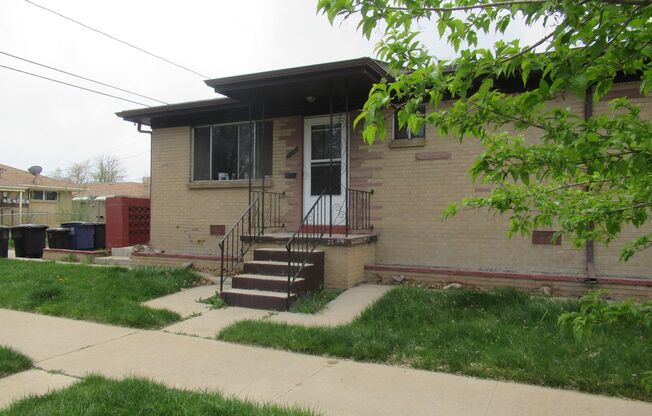 End unit 1 bed 1 bath in Sloans Lake
