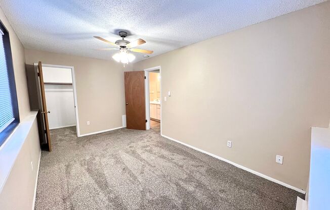 2 beds, 1 bath, 800 sqft, $1,150, Unit 400-24