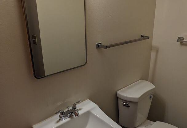 2 beds, 1 bath, 960 sqft, $1,445, Unit Tennessee-7433