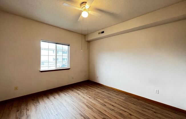 2 beds, 1 bath, $1,195