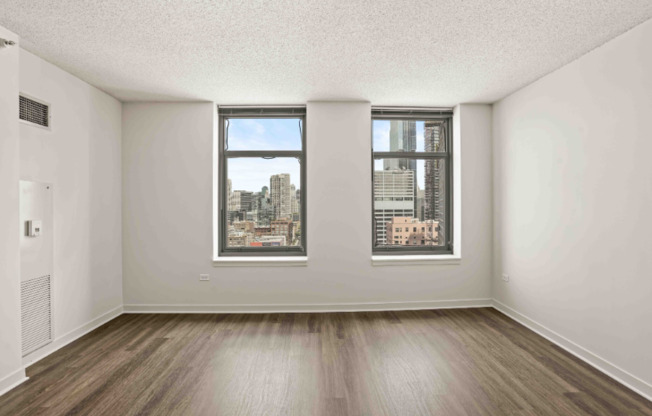 585 W KINZIE ST