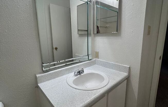 2 beds, 1 bath, 832 sqft, $1,150, Unit 506