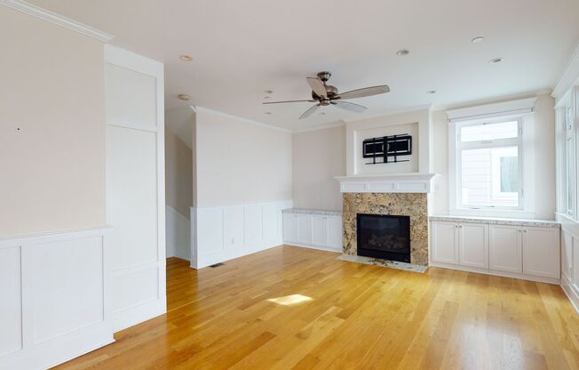 Updated and Spacious Coronado Townhome Available for Longterm Lease!