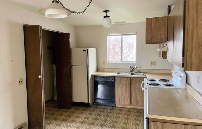 2 beds, 1 bath, 750 sqft, $1,520, Unit 5