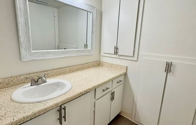 1 bed, 1 bath, 700 sqft, $1,585, Unit 46