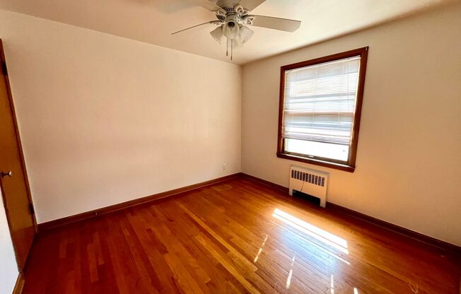 2 beds, 1 bath, $1,295, Unit 9