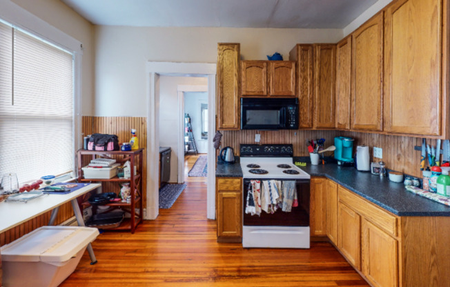 Large Science Hill 3BR with Dual Balcony Access