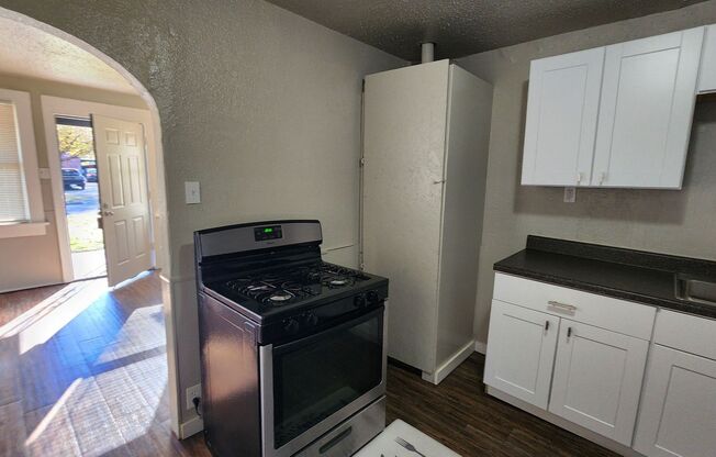 1 bed, 1 bath, $650