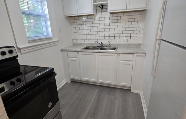 336 W 18 ST