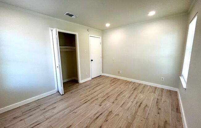 8 beds, 3 baths, $10,400, Unit House