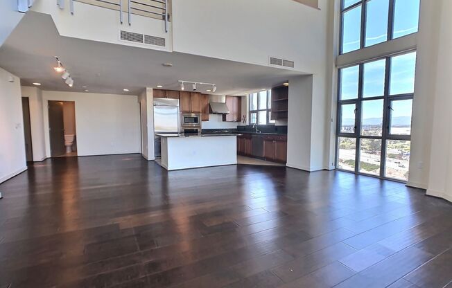Fantastic 2 Bed/2Bath Penthouse with Panoramic Views at City Heights