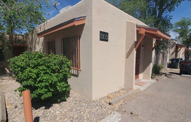 1305 Dickerson