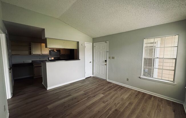 1 bed, 1 bath, 580 sqft, $1,370, Unit Regency Gardens G208