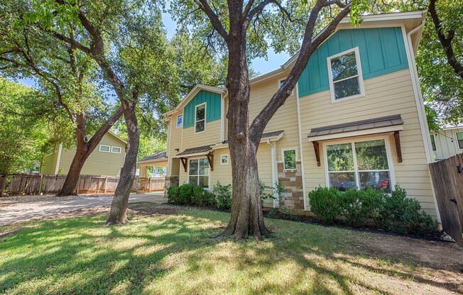 UT PRE-LEASE: Central Austin 6-Bedroom Home with High-End Finishes & Large Fenced Turf Yard