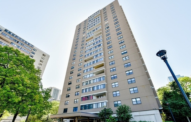 1 bed, 1 bath, 871 sqft, $3,250, Unit 17D