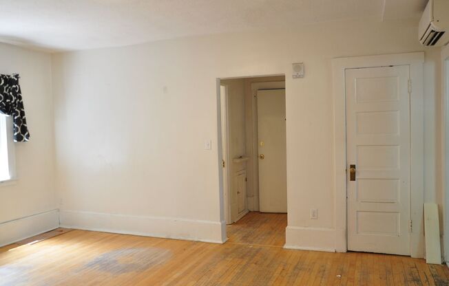 1 bed, 1 bath, $1,095, Unit # 26