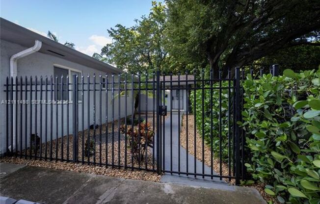 2797 SW 27th Ter cu-2797, Miami, FL 33133