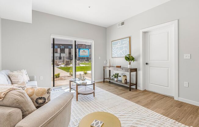1 bed, 1 bath, 722 sqft, $1,475, Unit 1-208