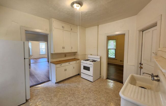 2 beds, 1 bath, $1,450