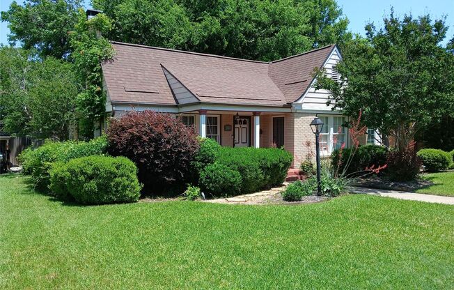 HOUSE in KESSLER PLAZA