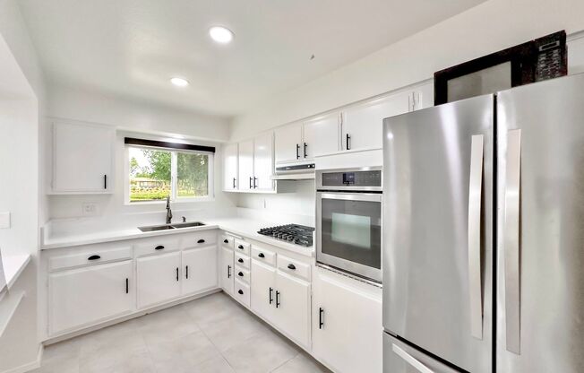 Charming, newly remodeled 1-bedroom, 1-bath unit in a vibrant 55+ community