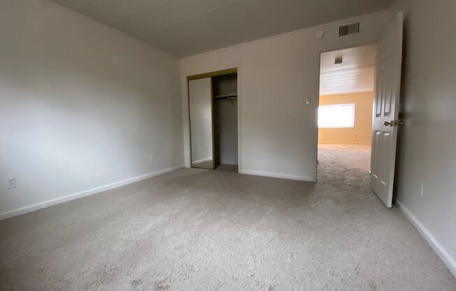 2 beds, 1 bath, $995, Unit A-03