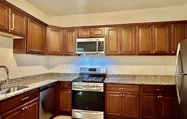 2 beds, 1 bath, $2,400, Unit 1